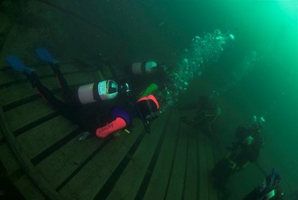 Divers preparing for skills test