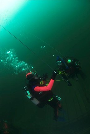 Divers going up the line